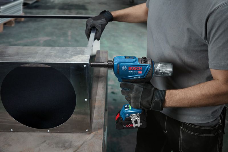 GRG 18V-16 C A person wearing safety equipment uses a cordless impact wrench on a metal duct.