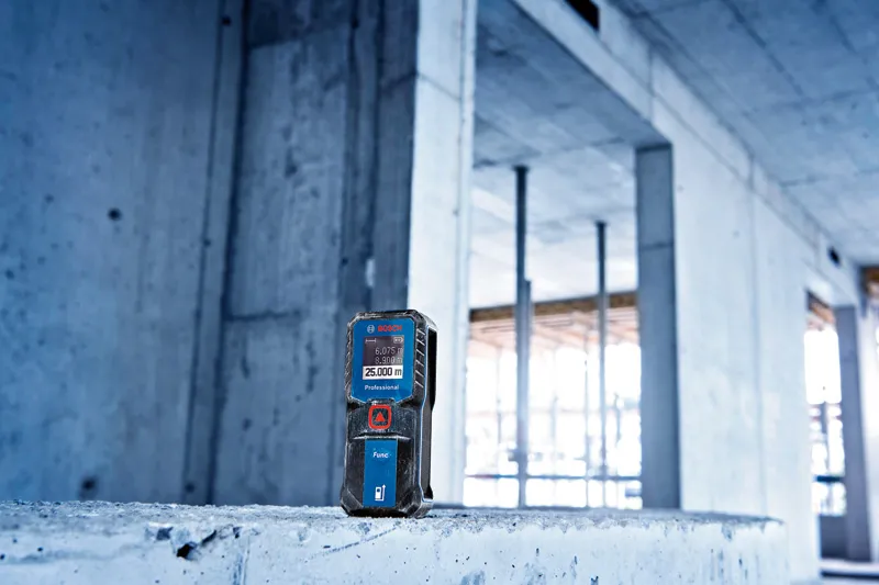 GLM 30-23 Laser distance measurer, construction site.