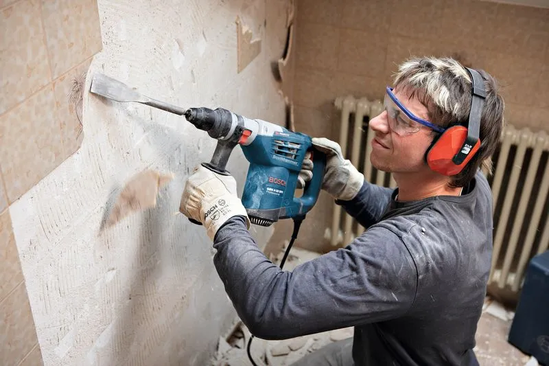 https://www.bosch-pt.com.ph/ph/en/ocsmedia/41393-117/application-image/full/rotary-hammer-with-sds-plus-pro-heavy-duty-gbh-4-32-dfr-06113321k0.jpg