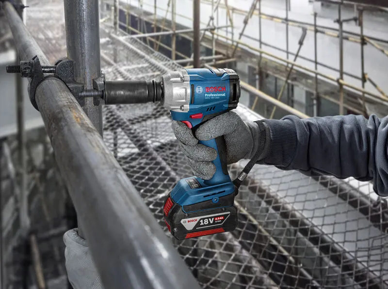 GDS 18V-350 A person wearing safety equipment uses a cordless impact wrench on scaffolding.