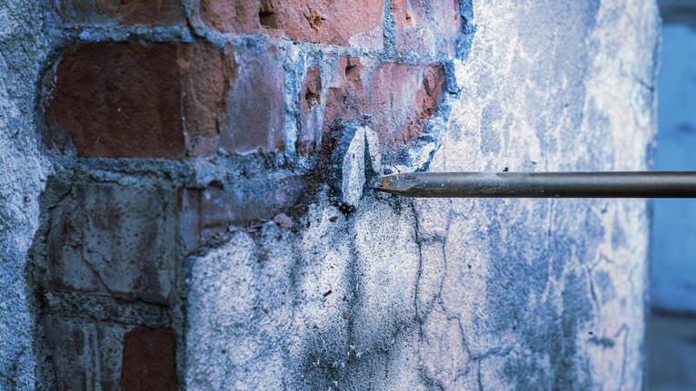 PRO SDS max-4C Pointed Chisel Set, 400 mm, 10 pcs A chisel drills into brick and concrete, breaking through the wall surface.