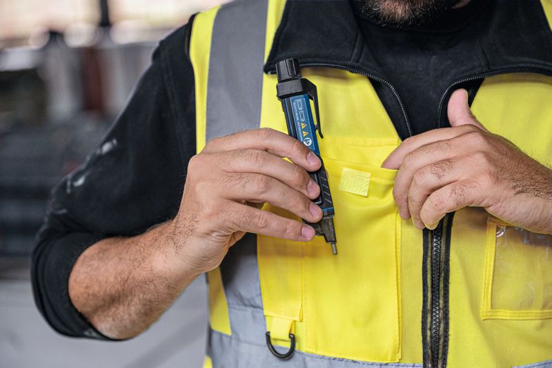 PRO GVD 1000-17 Non-contact voltage tester | Bosch Professional
